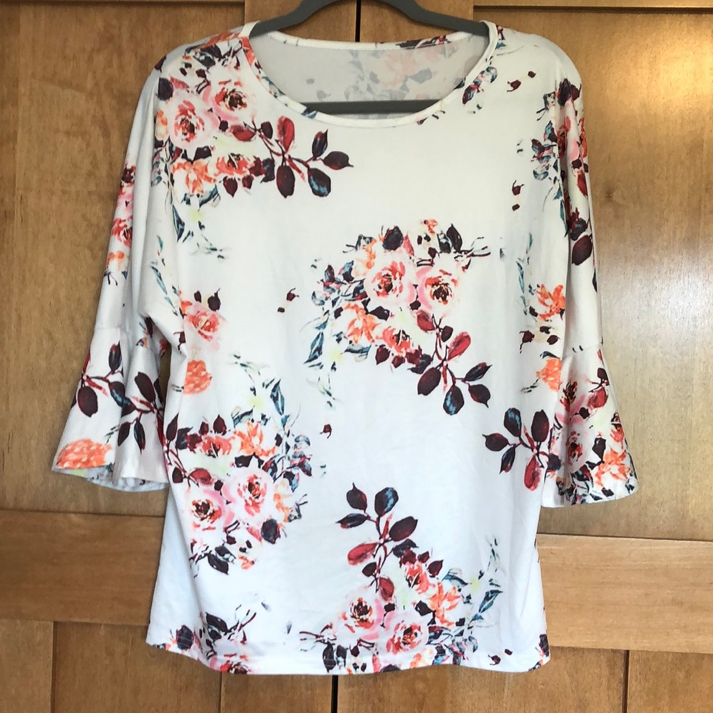 Floral 3/4 sleeve flowy top